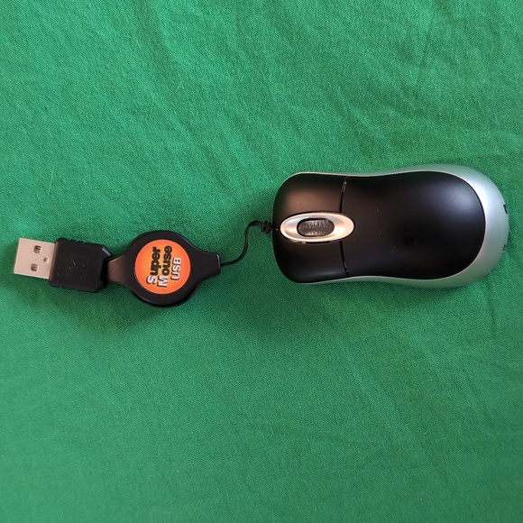 Harvard Square Retractable Laptop Accessory Kit with Padded Case Mouse RJ-45 USB - Picture 3 of 10